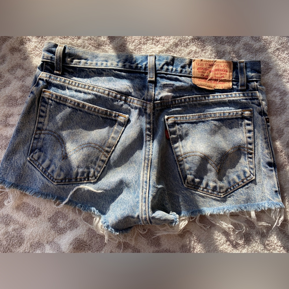 Vintage 90s Levi’s High Waist Cutoff Jean Shorts Size 32 - Picture 6 of 14